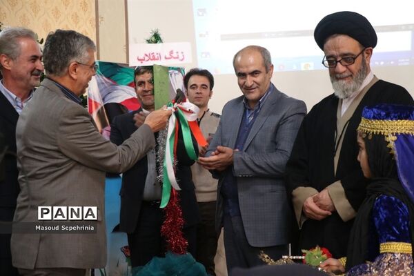 زنگ انقلاب در دبستان خدیجه کبری تبریز