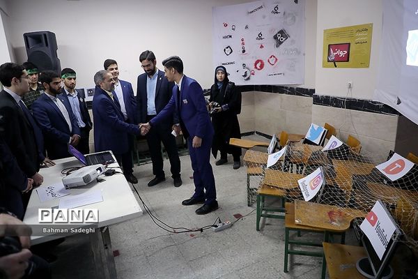 آیین گشایش نمایشگاه‌های دانش‌آموزی مدرسه انقلاب