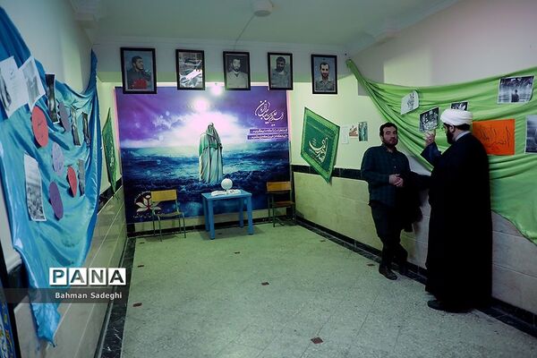 آیین گشایش نمایشگاه‌های دانش‌آموزی مدرسه انقلاب