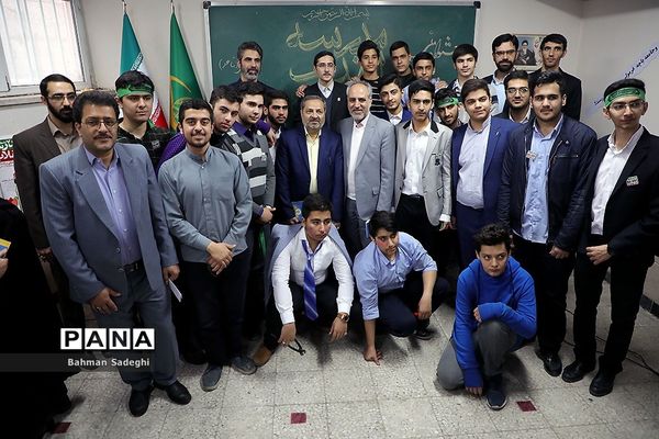 آیین گشایش نمایشگاه‌های دانش‌آموزی مدرسه انقلاب