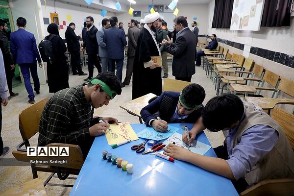 آیین گشایش نمایشگاه‌های دانش‌آموزی مدرسه انقلاب