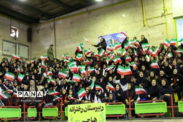 زنگ انقلاب در سالن انقلاب شهرستان سمنان