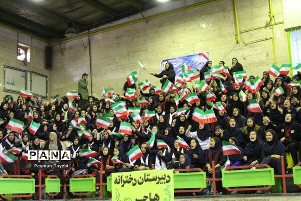 زنگ انقلاب در سالن انقلاب شهرستان سمنان