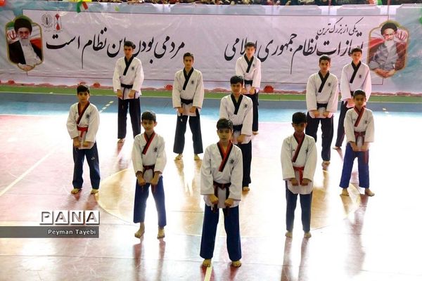 زنگ انقلاب در سالن انقلاب شهرستان سمنان