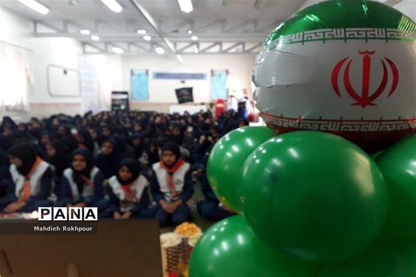 برگزاری مراسم چهلمین سالگرد انقلاب اسلامی دردبیرستان فخرالزمان قریب