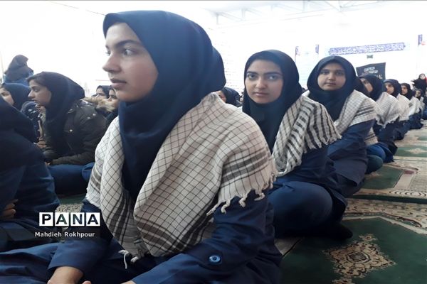 برگزاری مراسم چهلمین سالگرد انقلاب اسلامی دردبیرستان فخرالزمان قریب