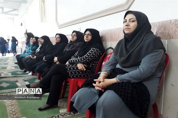 برگزاری مراسم چهلمین سالگرد انقلاب اسلامی دردبیرستان فخرالزمان قریب