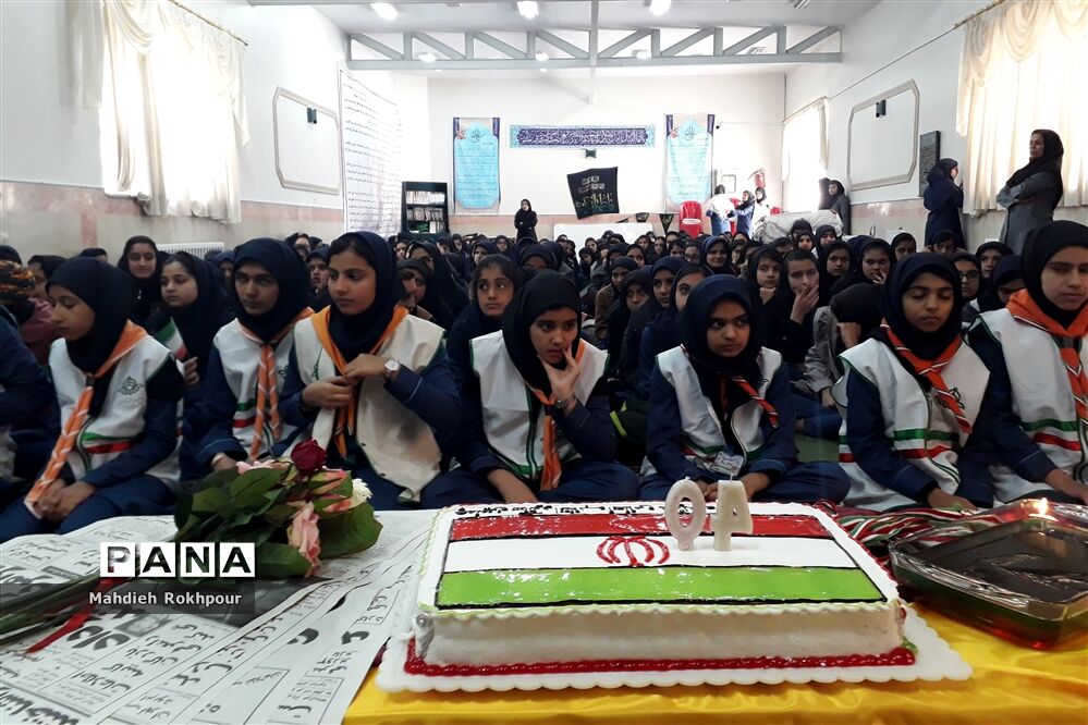 برگزاری مراسم چهلمین سالگرد انقلاب اسلامی دردبیرستان فخرالزمان قریب