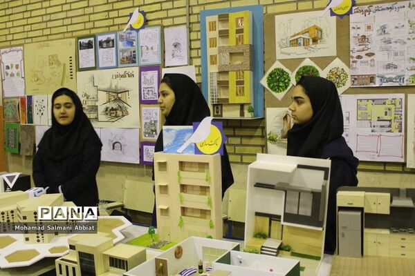افتتاح نمایشگاه دست‌سازه‌های هنرجویان هنرستان حضرت آمنه (س) اهواز