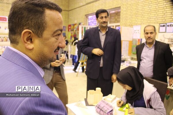 افتتاح نمایشگاه دست‌سازه‌های هنرجویان هنرستان حضرت آمنه (س) اهواز