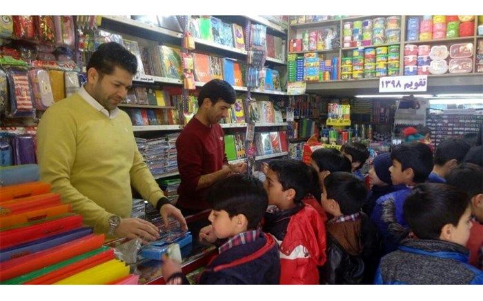 دانش آموزان پایه سوم با پس اندازهای خود به خرید رفتند