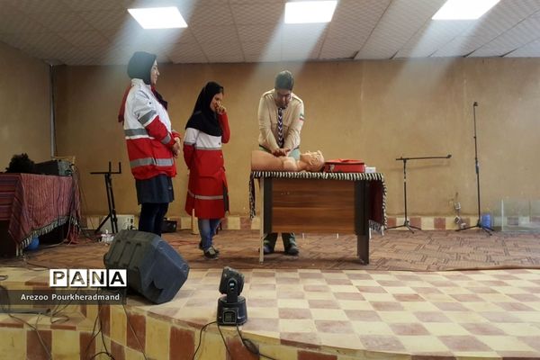 کارگاه آموزشی مربیان پیشتاز ناحیه یک یزد در کمپ کویرنوردی