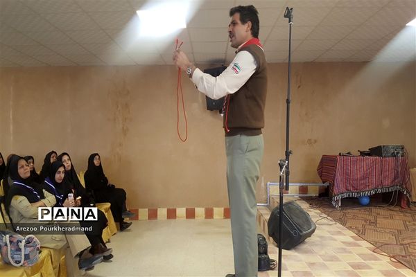 کارگاه آموزشی مربیان پیشتاز ناحیه یک یزد در کمپ کویرنوردی