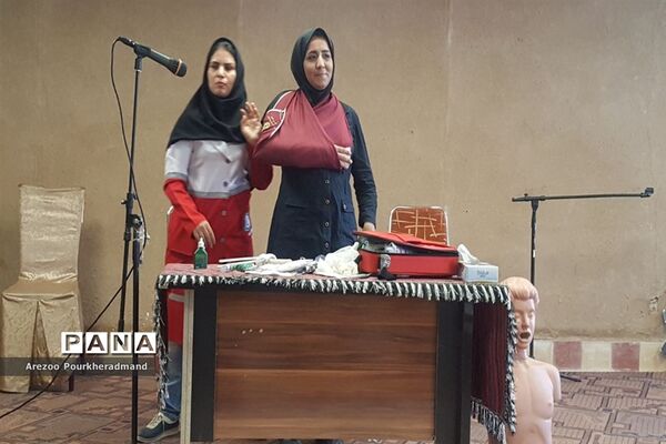 کارگاه آموزشی مربیان پیشتاز ناحیه یک یزد در کمپ کویرنوردی