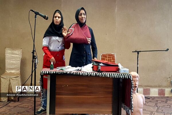 کارگاه آموزشی مربیان پیشتاز ناحیه یک یزد در کمپ کویرنوردی