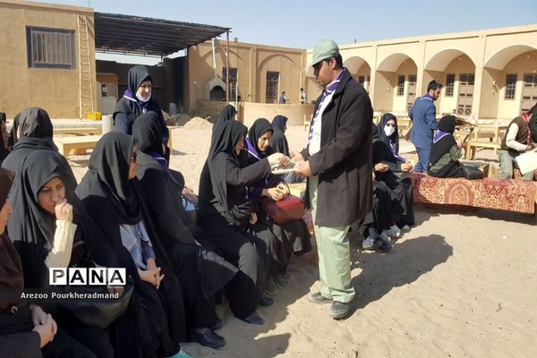 کارگاه آموزشی مربیان پیشتاز ناحیه یک یزد در کمپ کویرنوردی