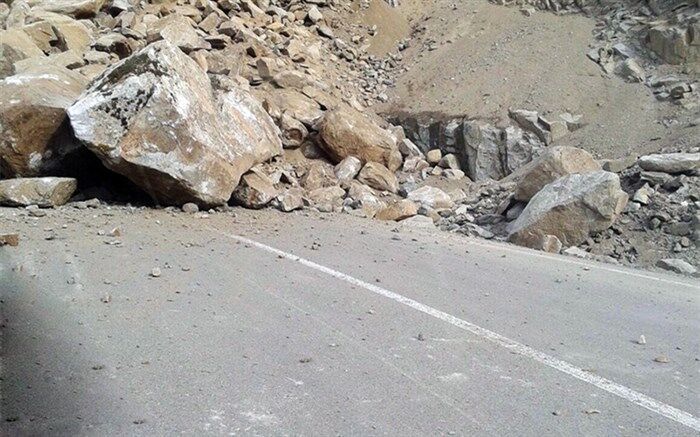 یک کشته و ۳ مصدوم در حادثه ریزش کوه در محور هراز