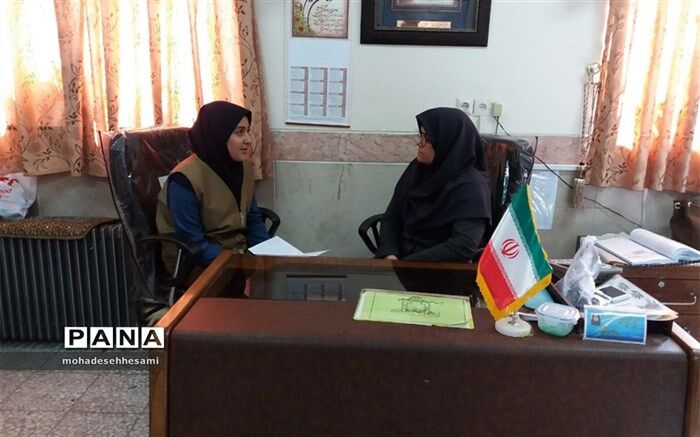 مدیر دبیرستان نمونه کاشی نیلوفر : جمهوری اسلامی طلیعه دار خدمت در عرصه تعلیم وتربیت