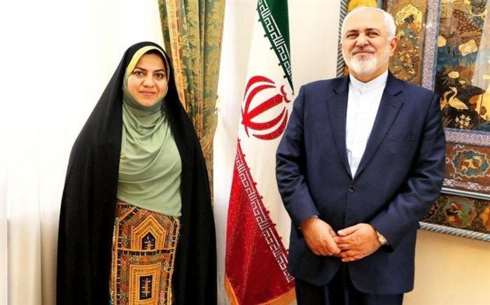 بهرام قاسمی: گرفتن عکس با سفرا در زمان اعزام به محل ماموریت عادی است