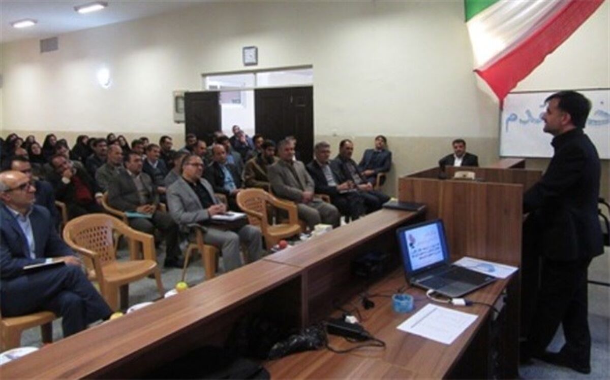 مدیر کل آموزش و پرورش اصفهان:معلم با اندیشه و دانش آموز با انگیزه بعنوان دو بال ترقی نظام تعلیم و تربیت هستند