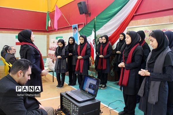 تجلیل از برگزیدگان مسابقات فرهنگی و هنری و پرسش مهر ناحیه 2 همدان