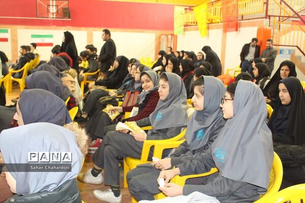تجلیل از برگزیدگان مسابقات فرهنگی و هنری و پرسش مهر ناحیه 2 همدان
