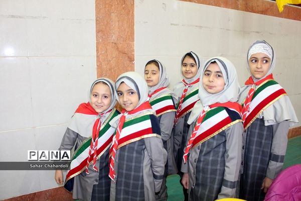 تجلیل از برگزیدگان مسابقات فرهنگی و هنری و پرسش مهر ناحیه 2 همدان