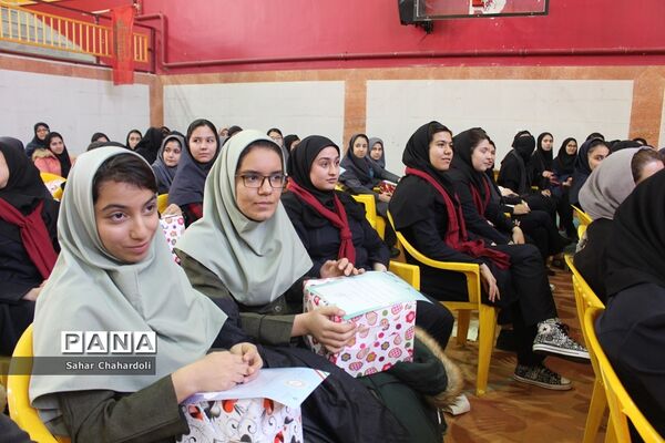 تجلیل از برگزیدگان مسابقات فرهنگی و هنری و پرسش مهر ناحیه 2 همدان