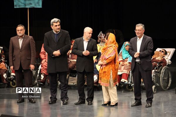نمایش فاخر رستم و سهراب