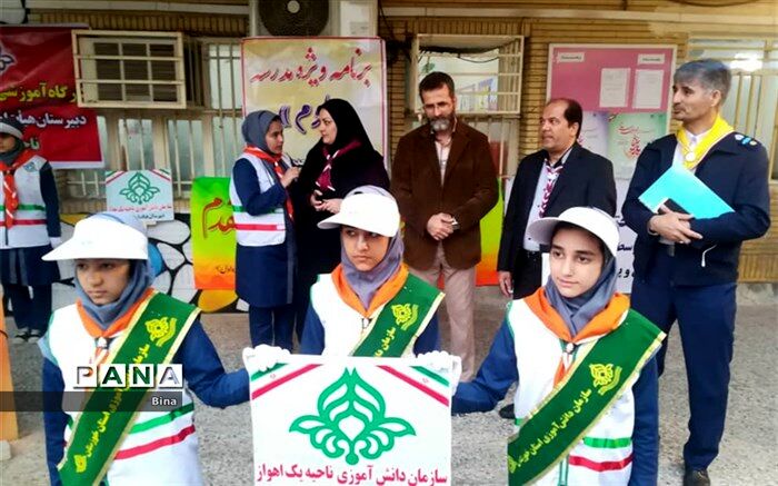 بازدید مسولین آموزش   و ارزیابی عملکرد سازمان مرکز از مدارس تشکیلاتی  و سازمان دانش آموزی ناحیه یک   و چهار اهواز