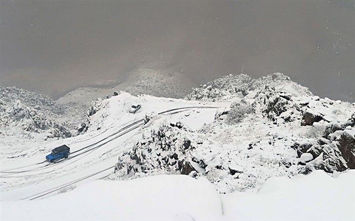 ارتفاع برف در محورهای مواصلاتی اشنویه به 40 سانتی متر رسید