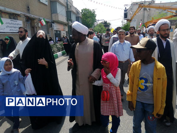 راهپیمایی نمازگزاران جمعه قم در حمایت از عملیات وعده صادق و طرح نور