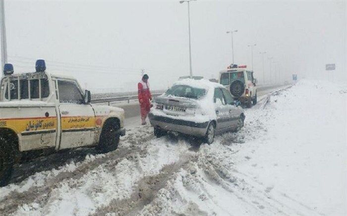 بارش برف و باران در محورهای 10 استان کشور