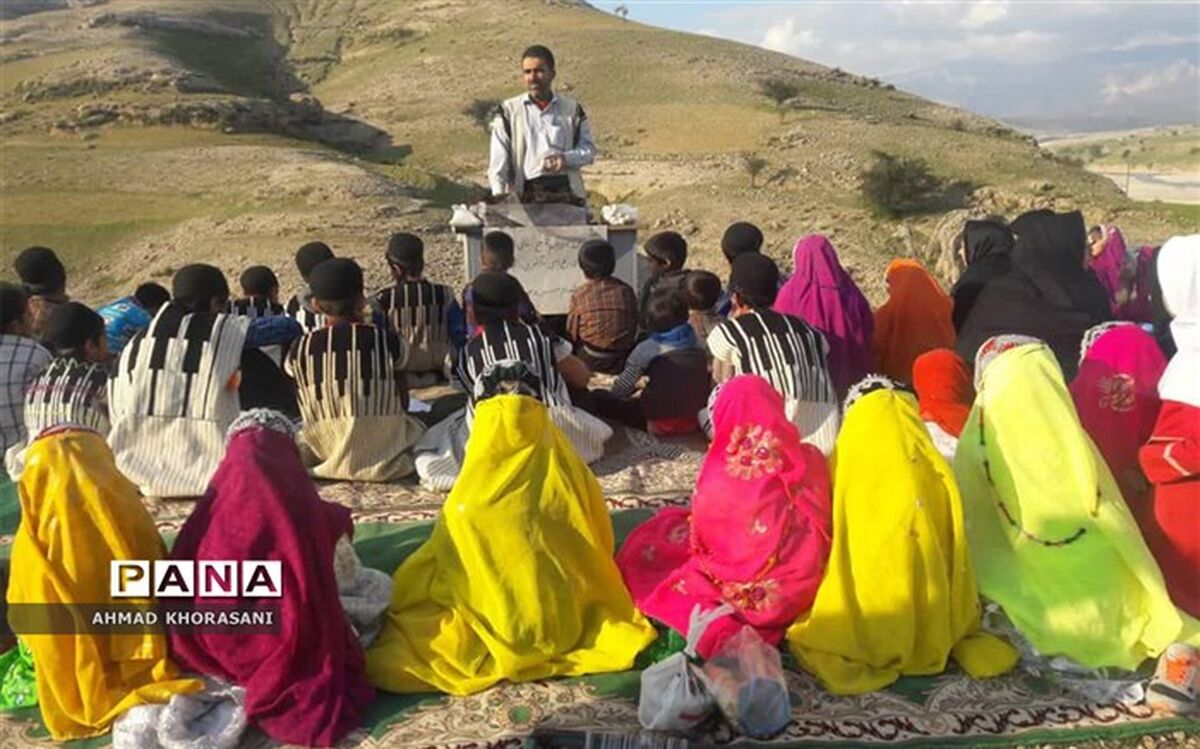 تدریس در دل طبیعت  با لباس محلی بختیاری