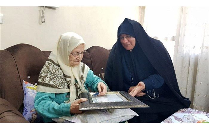 دیدار رئیس اداره امور شاهد و ایثارگران اداره کل آموزش و پرورش از خانواده دانش آموز شهید محمد رضا دولت آبادی