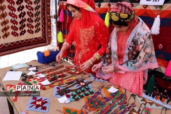 نمایشگاه دست آوردهای دانش آموزان دبیرستان دخترانه حجاب شهر یاسوج