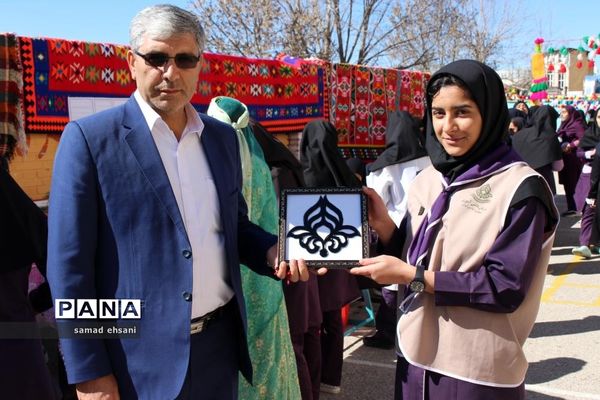 نمایشگاه دست آوردهای دانش آموزان دبیرستان دخترانه حجاب شهر یاسوج