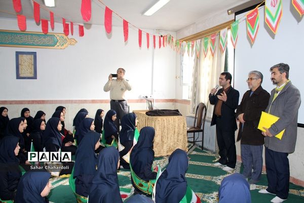 تمرین سرود 1357 نفری در مدارس استان همدان