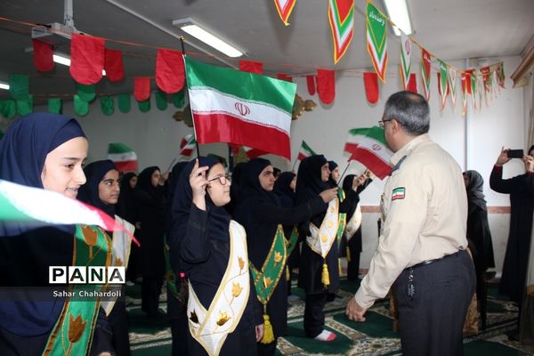 تمرین سرود 1357 نفری در مدارس استان همدان