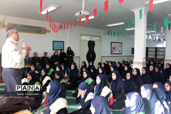 تمرین سرود 1357 نفری در مدارس استان همدان