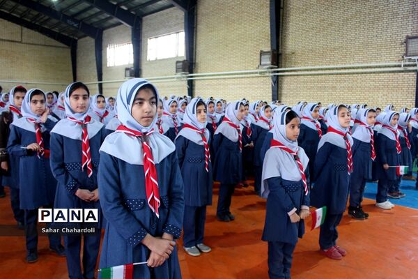 مراسم تحلیف دستمال گردن با حضور رئیس سازمان دانش‌آموزی استان همدان