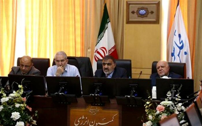 وزیر نفت: دولت تصمیمی برای سهمیه‌بندی یا افزایش قیمت بنزین نگرفته است
