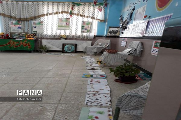 برپایی نمایشگاه از فاطمه(س) تا فجر در آموزشگاه خاص قرآنی مائده