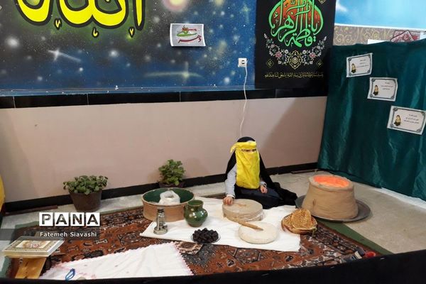 برپایی نمایشگاه از فاطمه(س) تا فجر در آموزشگاه خاص قرآنی مائده