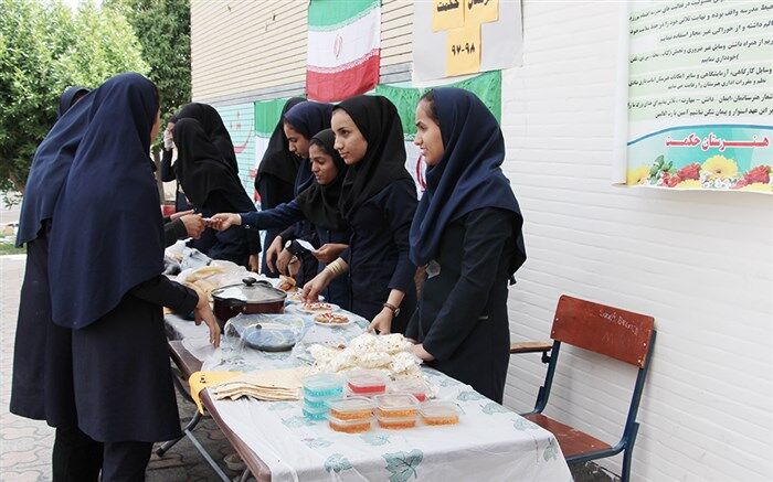 برپایی جشنواره غذا به مناسبت دهه فجر در آموزشگاه حکمت رودان