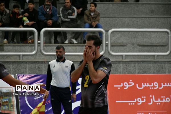 دیدار تیم‌های والیبال توپکا بابلسر و ملوان بندر انزلی