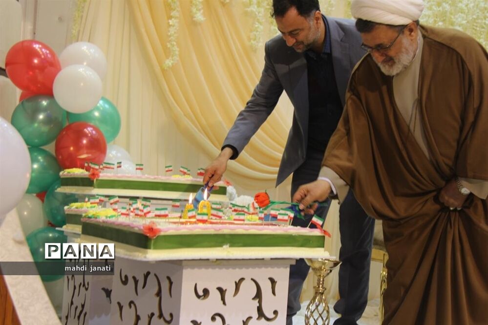 جشن انقلاب در مدارس قم