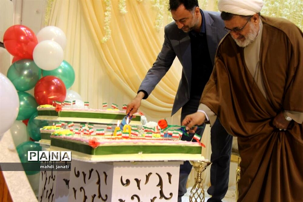 جشن انقلاب در مدارس قم