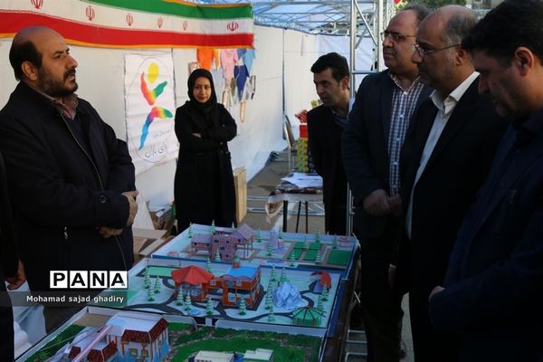 بازدید از نمایشگاه دست‌آورد‌های دانش‌آموزان منطقه 12 آموزش و پرورش شهر تهران