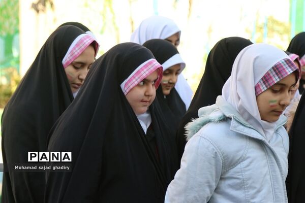 بازدید از نمایشگاه دست‌آورد‌های دانش‌آموزان منطقه 12 آموزش و پرورش شهر تهران